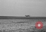 Standbild 55 Brigade AAA-gun crew Züge bei gunnery range Hammond Louisiana USA, 1943, aus Sekunde 54 historischem Filmmaterial Videoclip 65675050735