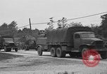 Standbild US Army Truppen Praxis Straße Blockade Hammond Louisiana USA, 1943, aus Sekunde 8 historischem Filmmaterial Videoclip 65675050737