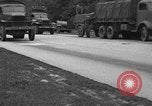 Standbild US Army Truppen Praxis Straße Blockade Hammond Louisiana USA, 1943, aus Sekunde 9 historischem Filmmaterial Videoclip 65675050737
