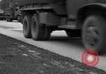 Standbild US Army Truppen Praxis Straße Blockade Hammond Louisiana USA, 1943, aus Sekunde 15 historischem Filmmaterial Videoclip 65675050737