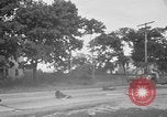 Standbild US Army Truppen Praxis Straße Blockade Hammond Louisiana USA, 1943, aus Sekunde 48 historischem Filmmaterial Videoclip 65675050737