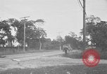 Standbild US Army Truppen Praxis Straße Blockade Hammond Louisiana USA, 1943, aus Sekunde 50 historischem Filmmaterial Videoclip 65675050737