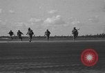 Standbild Truppen 55th Brigade AAA-Zug im Boden Verteidigung Taktik Hammond Louisiana USA, 1943, aus Sekunde 17 historischem Filmmaterial Videoclip 65675050738