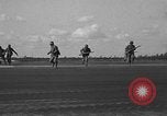 Standbild Truppen 55th Brigade AAA-Zug im Boden Verteidigung Taktik Hammond Louisiana USA, 1943, aus Sekunde 18 historischem Filmmaterial Videoclip 65675050738