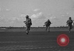 Standbild Truppen 55th Brigade AAA-Zug im Boden Verteidigung Taktik Hammond Louisiana USA, 1943, aus Sekunde 20 historischem Filmmaterial Videoclip 65675050738