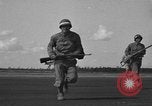 Standbild Truppen 55th Brigade AAA-Zug im Boden Verteidigung Taktik Hammond Louisiana USA, 1943, aus Sekunde 22 historischem Filmmaterial Videoclip 65675050738