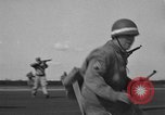 Standbild Truppen 55th Brigade AAA-Zug im Boden Verteidigung Taktik Hammond Louisiana USA, 1943, aus Sekunde 23 historischem Filmmaterial Videoclip 65675050738