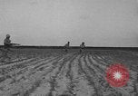 Standbild Truppen 55th Brigade AAA-Zug im Boden Verteidigung Taktik Hammond Louisiana USA, 1943, aus Sekunde 27 historischem Filmmaterial Videoclip 65675050738