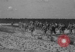Standbild Truppen 55th Brigade AAA-Zug im Boden Verteidigung Taktik Hammond Louisiana USA, 1943, aus Sekunde 51 historischem Filmmaterial Videoclip 65675050738