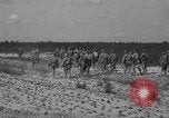 Standbild Truppen 55th Brigade AAA-Zug im Boden Verteidigung Taktik Hammond Louisiana USA, 1943, aus Sekunde 53 historischem Filmmaterial Videoclip 65675050738