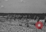 Standbild Truppen 55th Brigade AAA-Zug im Boden Verteidigung Taktik Hammond Louisiana USA, 1943, aus Sekunde 56 historischem Filmmaterial Videoclip 65675050738