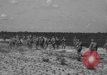 Standbild Truppen 55th Brigade AAA-Zug im Boden Verteidigung Taktik Hammond Louisiana USA, 1943, aus Sekunde 57 historischem Filmmaterial Videoclip 65675050738