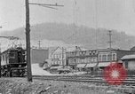 Standbild elektrische Lokomotive Mullens West Virginia USA, 1928, aus Sekunde 20 historischem Filmmaterial Videoclip 65675050756