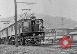 Standbild elektrische Lokomotive Mullens West Virginia USA, 1928, aus Sekunde 23 historischem Filmmaterial Videoclip 65675050756