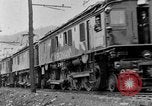 Standbild elektrische Lokomotive Mullens West Virginia USA, 1928, aus Sekunde 25 historischem Filmmaterial Videoclip 65675050756
