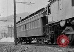 Standbild elektrische Lokomotive Mullens West Virginia USA, 1928, aus Sekunde 32 historischem Filmmaterial Videoclip 65675050756