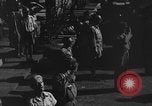 Immagine di Santo Tomas campo di concentramento Manila Filippine, 1945, secondo 4 filmato di repertorio 65675050794