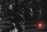 Immagine di Santo Tomas campo di concentramento Manila Filippine, 1945, secondo 5 filmato di repertorio 65675050794