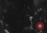 Immagine di Santo Tomas campo di concentramento Manila Filippine, 1945, secondo 9 filmato di repertorio 65675050794