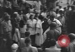 Immagine di Santo Tomas campo di concentramento Manila Filippine, 1945, secondo 11 filmato di repertorio 65675050794