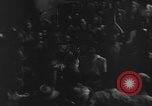 Immagine di Santo Tomas campo di concentramento Manila Filippine, 1945, secondo 23 filmato di repertorio 65675050794