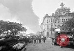 Immagine di Santo Tomas campo di concentramento Manila Filippine, 1945, secondo 49 filmato di repertorio 65675050794