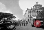 Immagine di Santo Tomas campo di concentramento Manila Filippine, 1945, secondo 50 filmato di repertorio 65675050794