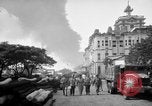 Immagine di Santo Tomas campo di concentramento Manila Filippine, 1945, secondo 52 filmato di repertorio 65675050794