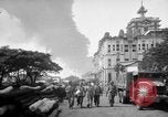 Immagine di Santo Tomas campo di concentramento Manila Filippine, 1945, secondo 53 filmato di repertorio 65675050794