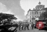 Immagine di Santo Tomas campo di concentramento Manila Filippine, 1945, secondo 54 filmato di repertorio 65675050794