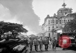 Immagine di Santo Tomas campo di concentramento Manila Filippine, 1945, secondo 55 filmato di repertorio 65675050794