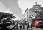 Immagine di Santo Tomas campo di concentramento Manila Filippine, 1945, secondo 56 filmato di repertorio 65675050794