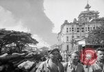 Immagine di Santo Tomas campo di concentramento Manila Filippine, 1945, secondo 61 filmato di repertorio 65675050794