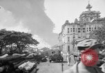 Immagine di Santo Tomas campo di concentramento Manila Filippine, 1945, secondo 62 filmato di repertorio 65675050794