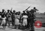 Standbild Santo Tomas Konzentrationslager Manila Philippinen, 1945, aus Sekunde 6 historischem Filmmaterial Videoclip 65675050796