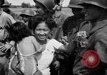 Standbild Santo Tomas Konzentrationslager Manila Philippinen, 1945, aus Sekunde 15 historischem Filmmaterial Videoclip 65675050796