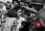 Standbild Santo Tomas Konzentrationslager Manila Philippinen, 1945, aus Sekunde 17 historischem Filmmaterial Videoclip 65675050796