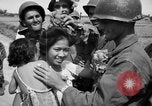 Standbild Santo Tomas Konzentrationslager Manila Philippinen, 1945, aus Sekunde 19 historischem Filmmaterial Videoclip 65675050796