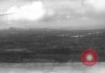 Image parachutistes l'île de Luzon aux Philippines, 1945, de la seconde 22 séquences d'archives historiques vidéo 65675050809
