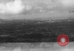 Image parachutistes l'île de Luzon aux Philippines, 1945, de la seconde 27 séquences d'archives historiques vidéo 65675050809