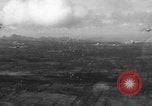 Image parachutistes l'île de Luzon aux Philippines, 1945, de la seconde 30 séquences d'archives historiques vidéo 65675050809