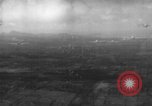 Image parachutistes l'île de Luzon aux Philippines, 1945, de la seconde 31 séquences d'archives historiques vidéo 65675050809