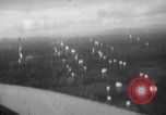 Image parachutistes l'île de Luzon aux Philippines, 1945, de la seconde 39 séquences d'archives historiques vidéo 65675050809