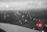 Image parachutistes l'île de Luzon aux Philippines, 1945, de la seconde 40 séquences d'archives historiques vidéo 65675050809