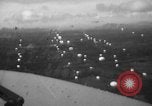 Image parachutistes l'île de Luzon aux Philippines, 1945, de la seconde 41 séquences d'archives historiques vidéo 65675050809