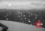 Image parachutistes l'île de Luzon aux Philippines, 1945, de la seconde 42 séquences d'archives historiques vidéo 65675050809