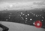 Image parachutistes l'île de Luzon aux Philippines, 1945, de la seconde 43 séquences d'archives historiques vidéo 65675050809