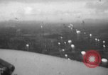 Image parachutistes l'île de Luzon aux Philippines, 1945, de la seconde 45 séquences d'archives historiques vidéo 65675050809