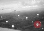 Image parachutistes l'île de Luzon aux Philippines, 1945, de la seconde 51 séquences d'archives historiques vidéo 65675050809