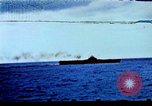 Standbild Japanische Kamikaze Flugzeug Angriff Pazifik, 1945, aus Sekunde 8 historischem Filmmaterial Videoclip 65675050810